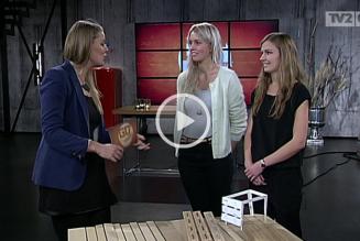 Vinderne af FSC Design Award 2012, Sanne Kyed og Anne Nørbjerg, er blevet interviewet til tv sammen med deres vinderdesign Dry Under.