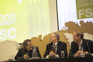 Daniel Mittler fra Greenpeace, Edward Krasny fra Kimberly Clark og Kim Carstensen, generalsekretær for FSC International