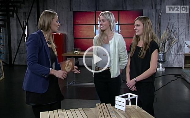 Vinderne af FSC Design Award 2012, Sanne Kyed og Anne Nørbjerg, er blevet interviewet til tv sammen med deres vinderdesign Dry Under.