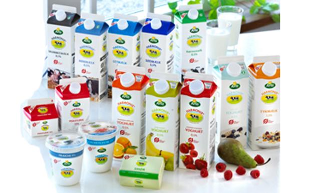 Siden uge 46 har de danske forbrugere kunne få mælk i miljørigtig og bæredygtig emballage. Det er de to velkendte produktlinjer fra Arla, Harmonie og Lærkevang, der er begyndt at bære FSC-logoet. Siden uge 46 har de danske forbrugere kunne få mælk i miljørigtig og bæredygtig emballage. Det er de to velkendte produktlinjer fra Arla, Harmonie og Lærkevang, der er begyndt at bære FSC-logoet.