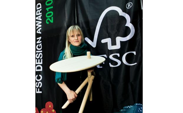 Mette Schelde fra Århus Arkitektskole vandt med designet "SideTable" - et meget enkelt lille sidebord. Mette Schelde fra Århus Arkitektskole vandt med designet "SideTable" - et meget enkelt lille sidebord.