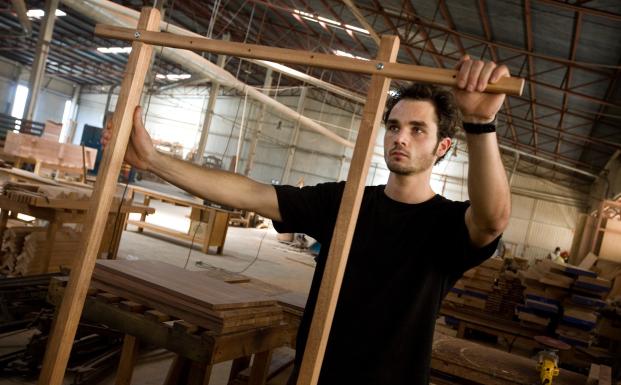 Jonas Pedersen med hans vinderdesign "Extrude" Jonas Pedersen med hans vinderdesign "Extrude"