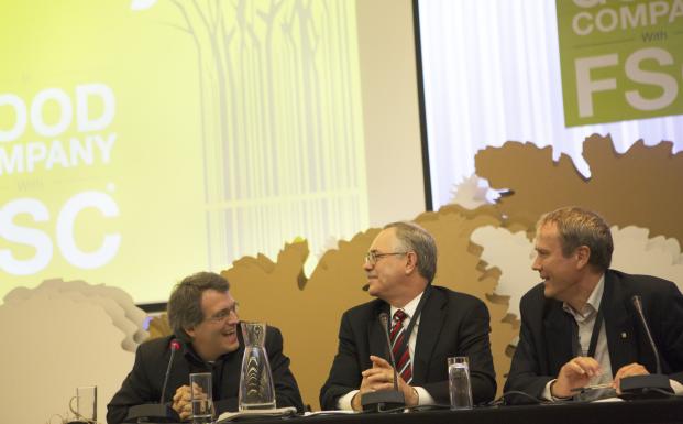 Daniel Mittler fra Greenpeace, Edward Krasny fra Kimberly Clark og Kim Carstensen, generalsekretær for FSC International Daniel Mittler fra Greenpeace, Edward Krasny fra Kimberly Clark og Kim Carstensen, generalsekretær for FSC International