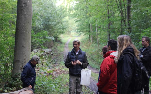Gustav og Ditlev Berner fortæller om skovene ved godset Holstenshuus Gustav og Ditlev Berner fortæller om skovene ved godset Holstenshuus