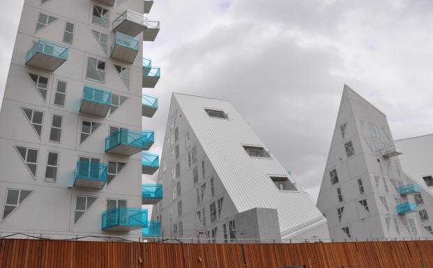 Terrasser, altaner og beklædning på det prisvindende boligbyggeri Isbjerget ved Aarhus Havn er lavet i FSC-certificeret træ af den mindre kendte sort Guariuba fra Amazonas.