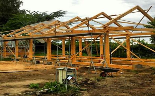 Brombærhusets skelet er nu rejst